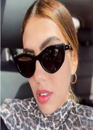 Brand Designer Luxury Mens Sunglasses Vintage Women 2020 fashion personality Rivet Glasses Woman UV4001715337