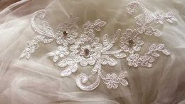 Wedding Hair Jewelry White Ivory In Stock Short One Layer Fingertip length Rhinestone appliqued wedding veil bridal veils with Comb