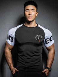 Men's T-Shirts Summer Gym T-shirt Mens Fitness Quick Drying Short sleeved T-shirt Training T-shirt Fashion Muscle T-shirt Mens Clothing J240426