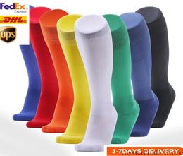 Fast Ship Men Solid Long Socks Breathable Thick Outwear Sports Sock Man Soft White Black Soccer Sock Profession Football Socks Wea7103325