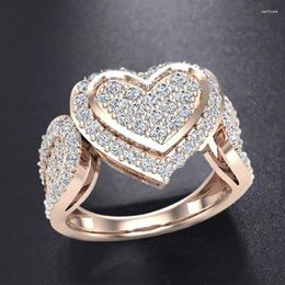 Cluster Rings Luxury European And American Fashion Rose Gold Color Love Heart Inlaid Full Circle Crystal Ladies Engagement Ring Whole Sale