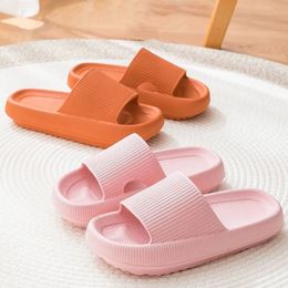 Summer Women Soft Slippers Fashion Thick Platform Bathroom Home Men Indoor NonSlip AntiSlip Female Cloud Cushion Slides y240417