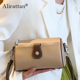 Evening Bags Alirattan White Small For Women 2024 Summer Messenger Bag High-End Commuter Niche Leather Women's Bolsa Feminina