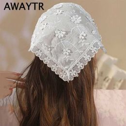 Bandanas Durag Awaytr Floral Print Hair Scarf Bohemian Bandana White Hair with Colorful Farterfly Triangle Scarf Kerchief Womens Headscarf 240426