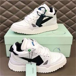 Mid-Top-Männerschuhe aus Büro-Turnschuhen mit schwarzen Pfeilen auf beiden Seiten Gummi-Sohle weißer Schnürgurt Herren Damen Sneakers Modetrend