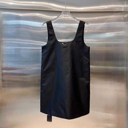 Fashion 23ss Classic Triangle Top New Suspender Dress Dress A-line Dresses Tank Clothing Slim Summer Sleeveless Womens Nylon Urpgk