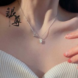 S925 Silver Lucky Square Necklace للنساء Instagram البارد للرياح الفاخرة الفاخرة وشعبية عالية الجودة سلسلة طوق الحظ