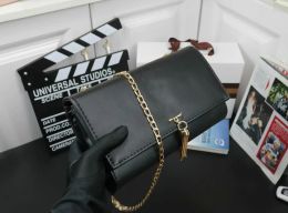 Heiße klassische reine Farbe hochwertige PU -Verkaufs -Modebag Designer Crossbody -Kettenriemen und Quastenhandtaschen Umhängetasche Handtasche Brieftasche Brieftasche
