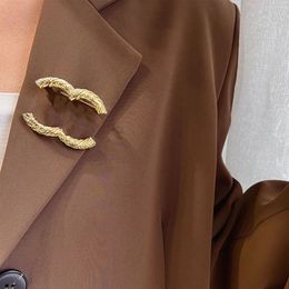 Luxusdesignerinnen Frauen Männer Brandbrief Broschen 18K Gold Platted Brosche Pin Marry Weihnachten Edelstahl Seal Juwely Party Geschenk Accessorie Accessorie