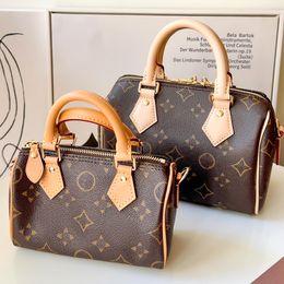 Womens mens Luxurys handbag fashion Designer bag small travel Clutch cosmetic Tote Top quality Leather Bag strap Shoulder pochette top handle Even Crossbody Bags