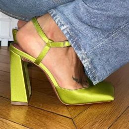 Amina Muaddi Sandals Designer Schuhe für Damen Mode Rassonestone vorderen Heck-Gurt Patent Leder Leder klobige Heel Schuhe 9,5 cm High Heeled 35-42 Designer Sandale mit Kasten