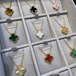 2024 Classic Four Leaf Clover Necklaces Pendants Necklace Rose Gold Red Jade Marrow Pendant Colourful Lucky Grass Collar Chain Gifts Girlfriend Ornament