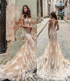 Champagne Julie Vino Wedding Dresses 2018 Off Shoulder Deep Plunging Neckline Bridal Gowns Sweep Train Lace Wedding Dress Custom M7704544