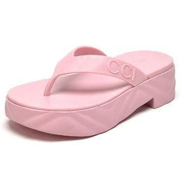 2024 Designer Slippers Summer Flat Sandals Rubber Slippers Fashion Flat Bottomed Flip Flops Flip Flop Beach Sandals Women Men Slides