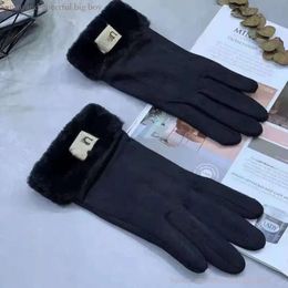 Designer High-Quality Fashion Plush Waterproof Uggg Gloves For Men Women Veet Wool Of Sheep Lady Five Finger Mittens Design Women's Gloves Winter 66