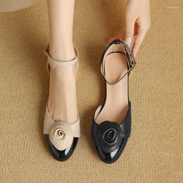 Casual Shoes Chic Mixed Colour Flower Decoration Round Toe Sweet Lady Summer Gold Low Heels Flat Women Sandals For