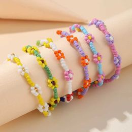 Beaded New Korean Cute Chrysanthemum Bracelet Womens Coloured Beads Handmade Elastic Pulseras Jewellery Wholesale 2023