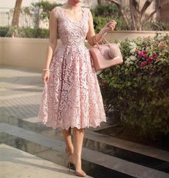 2018 Elegant Lace Short Prom Dresses Scoop Neck Sleeveless Tea Length Cocktail Dresses Saudi Arabic Party Dresses Short Evening Dr6693999