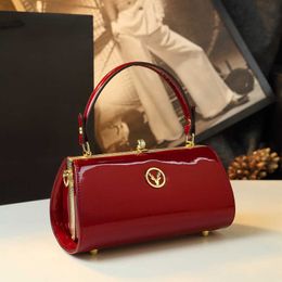 Lacquer Versatile Bread Bag Womens Clip One Shoulder Crossbody Small 2024 Style Chinese Handbag Qipao