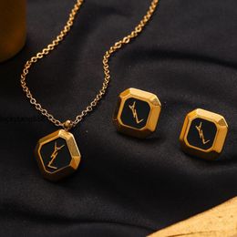 Schmuckstücke Ohrringe Halsketten für Frauen Modemarke Designer Buchstaben Edelstahlschmuck Juwelys Ohrring Halskette 18k Goldbeschichtung für Frauen Valentinstag Geschenk