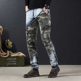 Men's Jeans Splicing camouflage mens jeans with graphic tapered pockets Trousers 90s Street Fashion Spring and Autumn Q240427