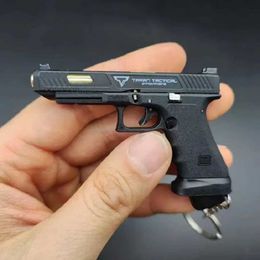 Gun Toys John Wick 34 Metal Material 1 3 17 Pistol Toy Gun Miniature Model Keychain Full Metal Shell Ejection Throwing Gift T240428