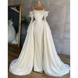 Abiti sirena bianca in pizzo da matrimonio con overskirt fuori spalla maniche lunghe perline per taglie forti abiti da sposa per treni da sposa vestido de noiva