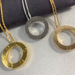 High Quality V Gold Glossy Without Diamonds Round Pendant Necklace Women's Collarbone Chain