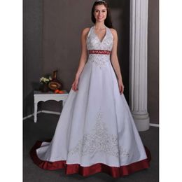 Linje elegant en broderade långa bröllopsklänningar halter nacke rygglös snörning vit och begrava brudklänningar v-ringning domstol tåg vintage satin vestido de novia nd v-