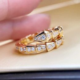 Band Rings AAA Cubic Zirconia Snake Adjustable Ring Original High Quality Fashion Walkway Ring Womens Brand Jewellery Lover Gift Q240427