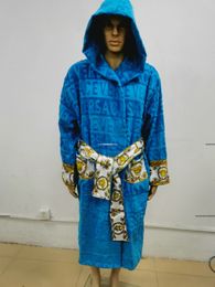 BD Unisex Letters Hooded Robe Designer Bath Robes Letter Baroque Embroidery Bathrobes With Belts Men Women BD Hotel Night Sleep Robew
