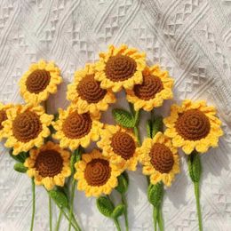 Decorative Flowers Finished Crochet Sunflower Bouquet Artificial Hand-Knitted Gift For 2024 Mother's Day Gifts Women Home Room Decor Flower