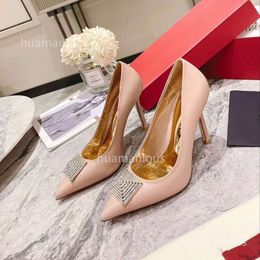 Pointed Heel Pumps Designer Rivet Valentyno Shoes 2024 Shallow High Stud Vlogoo Water New Paris Fashion High Diamond Heel Single Sandals EJXN