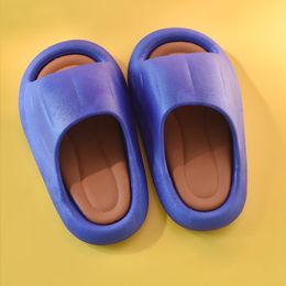 Pantofole per bambini estivi per uomini e donne anti -slip e carine per indossare interni e esterni in piedi non puzzolenti sandali cartoon in PVC per uso domestico