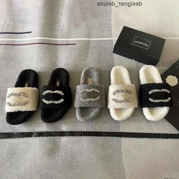 5 Colours Designer Fluffy Warm Slippers Womans Winter Fuzzy Sandal Sliders Kid Teddy Bear Slipper Luxurys Tazz House Fur Slide Channel Flat Casual Shoe Hotel San QN9M