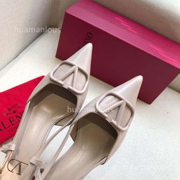 V-button 2024 Leather High Heel Genuine Pumps Counter Designer Valentyno Shoes Stud Lacquer Shiny Four Seasons Heels Metal Thin Pointed Toe Style Sandals F3HA