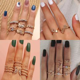 Band Rings Retro Bohemian Star Moon Butterfly Gold Ring Set with Zircon Flower Leaves Open Ring Suitable for Womens Simple Finger Accessories Q240427