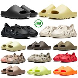 2024 Designer Slippers Men Women Sandals Black White Desert Sand Earth Brown Mineral Blue Glow Green Moon Grey Man Summer Flip Flops Scuffs Outdoor Big Size Shoes 36-47