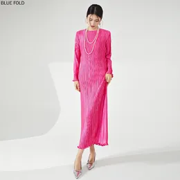 Casual Dresses Miyake Style Long Dress Elegant And Fashionable European American French High-end Lace-up Spring Summer 2024