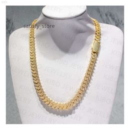 Regalo di Natale hip hop personalizzato ghiacciato da 12 mm VVS Mossanite 10k Gold in oro massiccio Cuban Link Chain