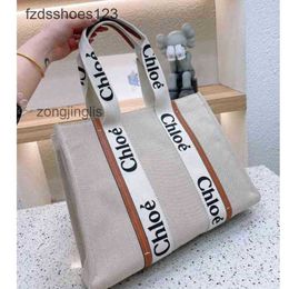 Tote Woody Canvas Fashion Bags 2024 Bag Designer Shoulder Handbag Cloee Niche Design One Portable Large Tote Women's Ca DMLU