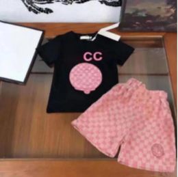 Moda New Summer Clothing Sets Designer Brand Logo algodão de mangas curtas roupas Tops Calças Baby Criando Couphing Boy Crianças Crianças Roupfits 01