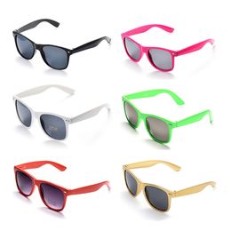 Lovatfirs 6 pack solglasögon för fest kvinnor män barn 6 multicolor uv skydd svart vit rosa grön röd 240412