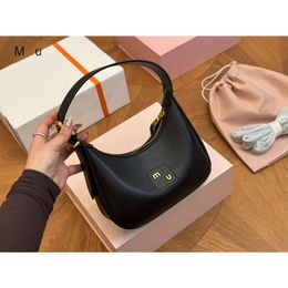 Best Selling Handbag Novel 80% Factory Wholesalea Saddle Bag New Dark Style Sweet and Cool Underarm Versatile Hobo Portable Small for Women Bags