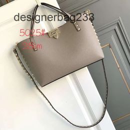 Stud One Capacity Tote Carrying Women Valeenttino Large Lock Buckle Bag Crossbody Rivet Trendy New Evening Bags Shoulder Versatile Purse Totes 2024 743K