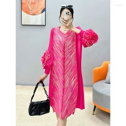 Casual Dresses Miyake Pleated Gold Plated Lantern Sleeve Dress For Women 2024 Winter Loose Plus Size Fashion V-neck Short