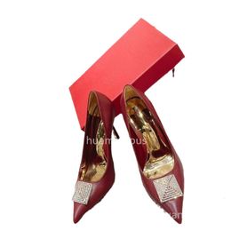 Heel Stud Paris Heel Shallow Rivet Pumps Vlogoo New Designer Fashion High Valentyno Single Pointed Shoes Water Diamond 2024 High Sandals 82BM