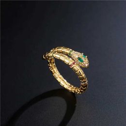 Band Rings Fashionable gold snake shaped ring suitable for women adjustable and exquisite shiny cubic zirconia finger ring wedding Jewellery gift Q240427
