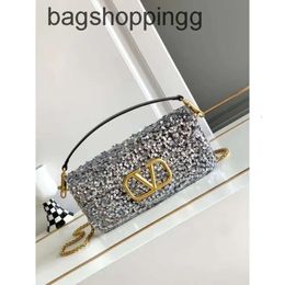 Single Designer Stick Valenttiinos Handheld Embroidery Bags New Evening Shoulder Banquet Straddle Purse Diagonal 3d Chain Sequins Beaded Bag Shiny 2024 U1P7