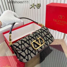 Bag Vallentiiinotinos Sizes Bags Grand Popular Handbag Graffiti Baguette Available Purse 2024 Stone Print Designer Handbag Purse Label Fashionable OVLF